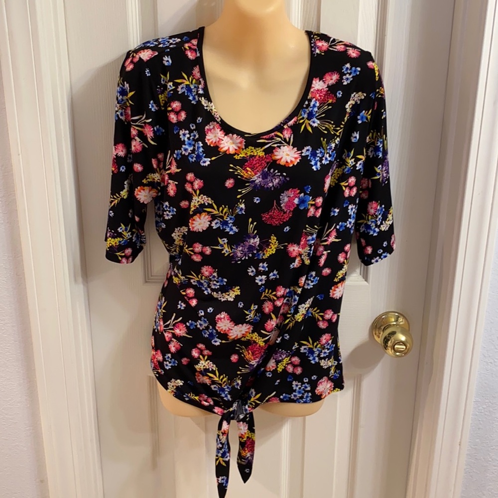 East 5th black flowered top sz L gently worn